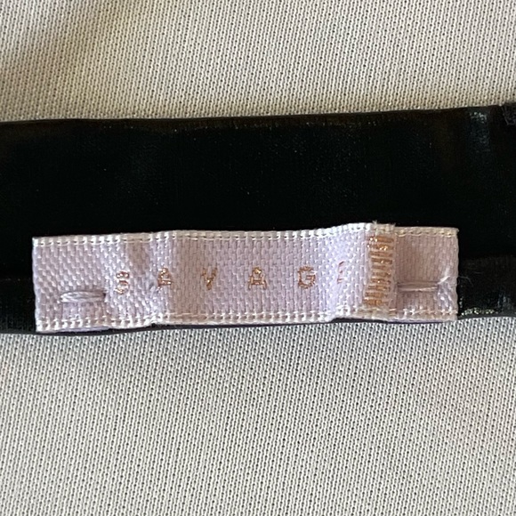 Savage X Fenty Women’s Black “Locket Down Bra Collection,” Size Small (32C/D) - Picture 9 of 14